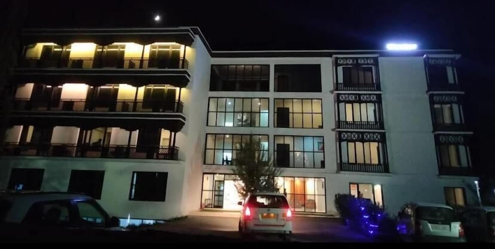 Exterior & Views