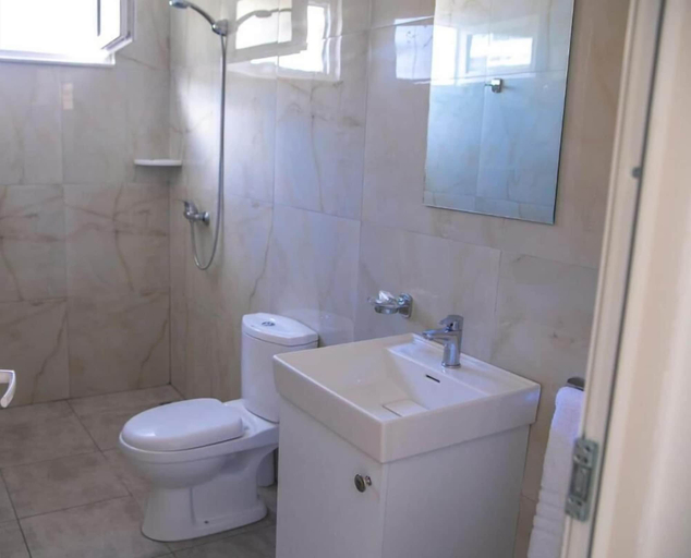 Bathroom 3, Hotel Besani, Durrësit