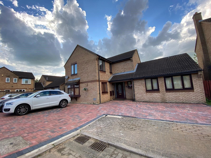 Exterior & Views 2, Ashmina Guest House, Milton Keynes