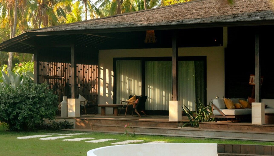 Exterior 10
