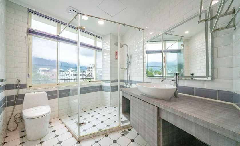 Bathroom 4, Go Around B&B, Hualien