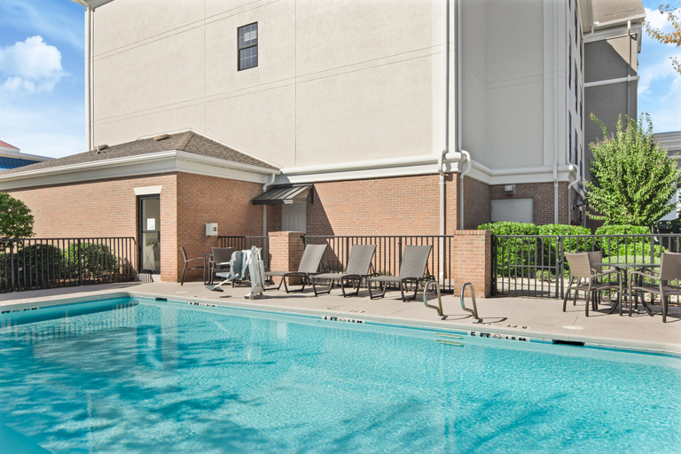Sport & Beauty 5, Holiday Inn Express & Suites BYRON by IHG, Peach