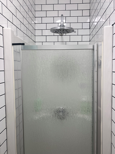 Bathroom 4, Pensione Popolo, Montréal