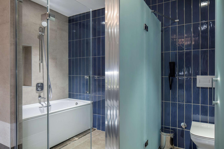 Bathroom 5, Doubletree By Hilton Canakkale, Merkez