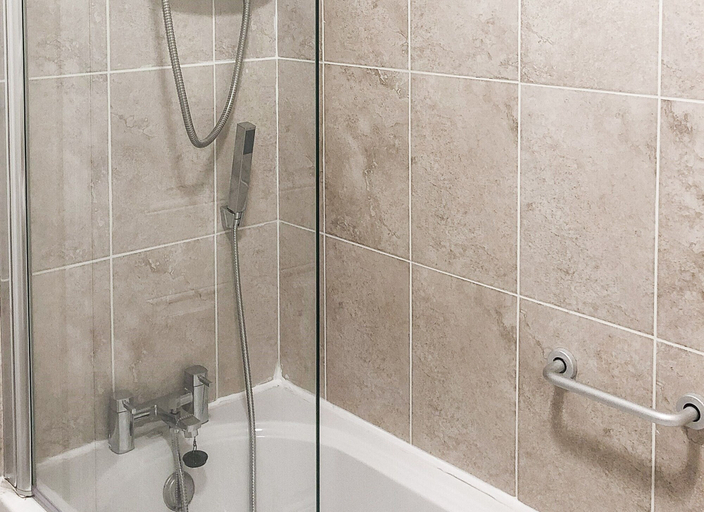Bathroom 3, Old Court Terryglass Holiday Homes