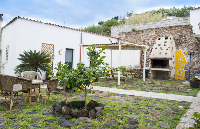 Exterior & Views 1, Bed And Breakfast Villa Bianca, Nuoro