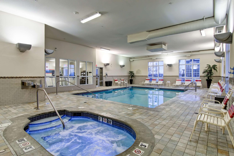Sport & Beauty 5, Hampton Inn & Suites by Hilton Red Deer, Division No. 8