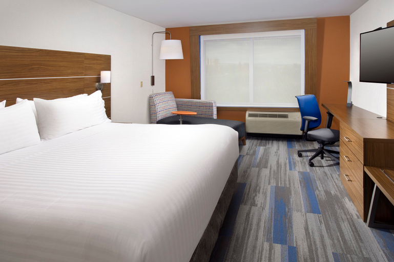 Bedroom 4, Holiday Inn Express & Suites ALTOONA by IHG, Blair