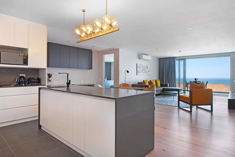 Room 5, Bright 2bed in Sea Point w Sea Views Helio Haven, City of Cape Town