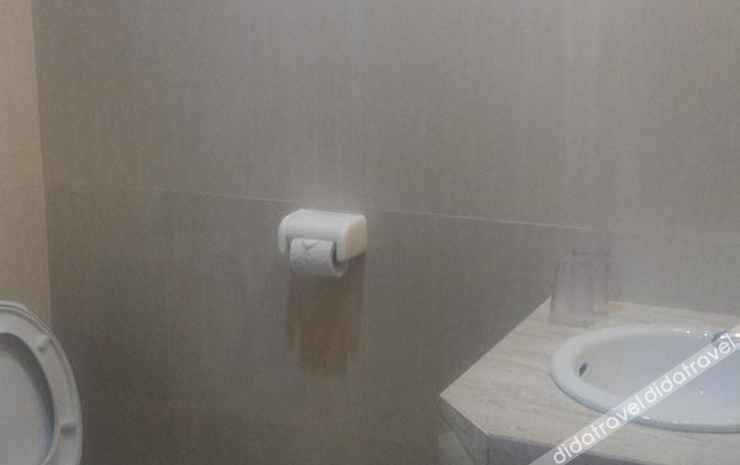 Bathroom 5, Hotel Surya Majapahit, Mojokerto