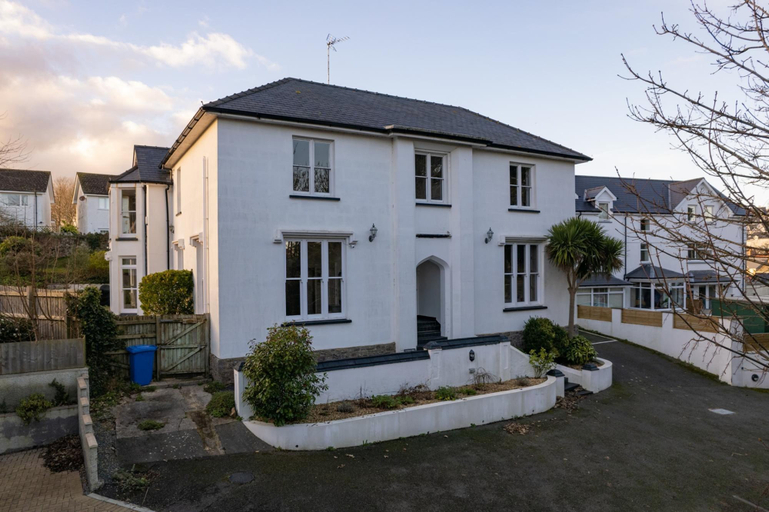 Exterior & Views 2, Apartment 4 St Mary s House, Pembrokeshire