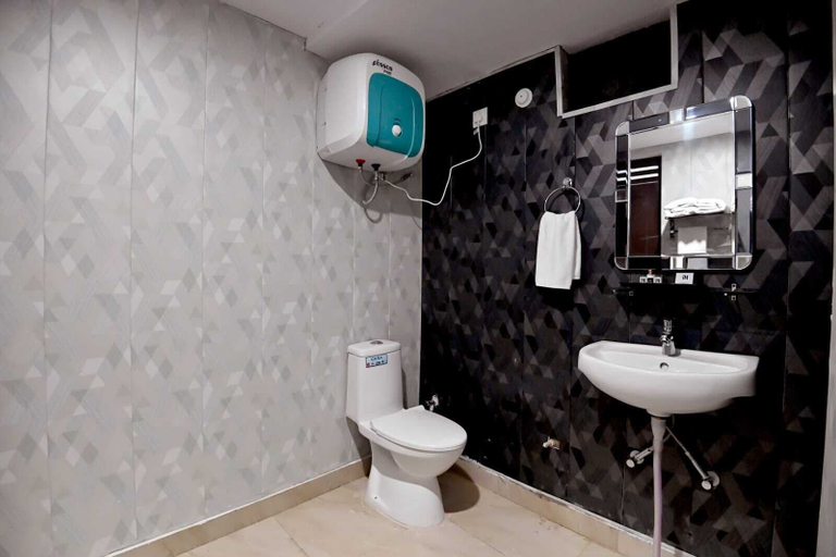 Bathroom 2, Blessings Imperia, Kaushambi