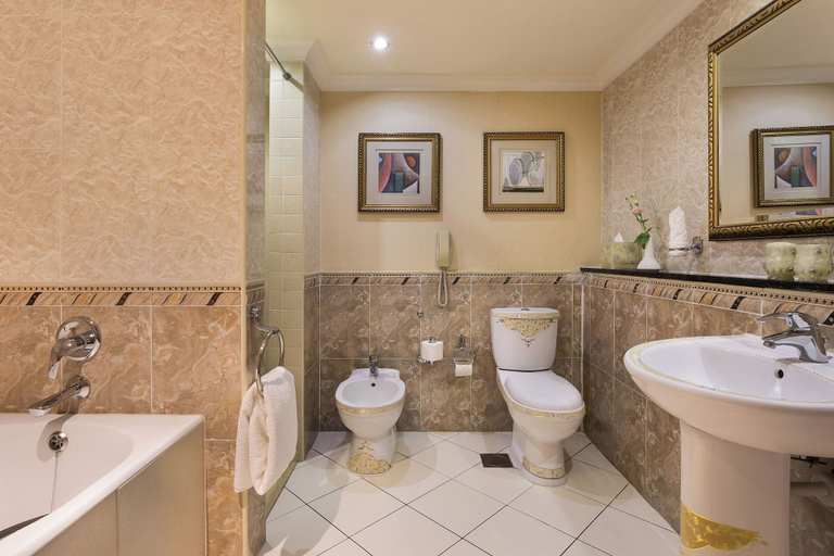 Bathroom 5, Grand Hotel Excelsior