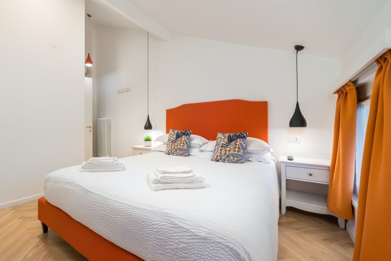 Bedroom 3, B&B PIEDICASTELLO, Trento