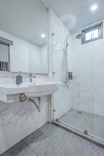 Bathroom 15