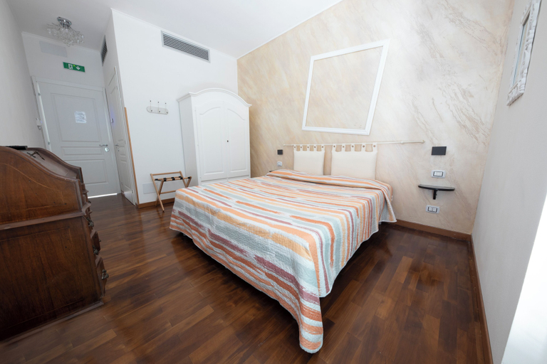 Bedroom 3, Lookyhotel, Genova