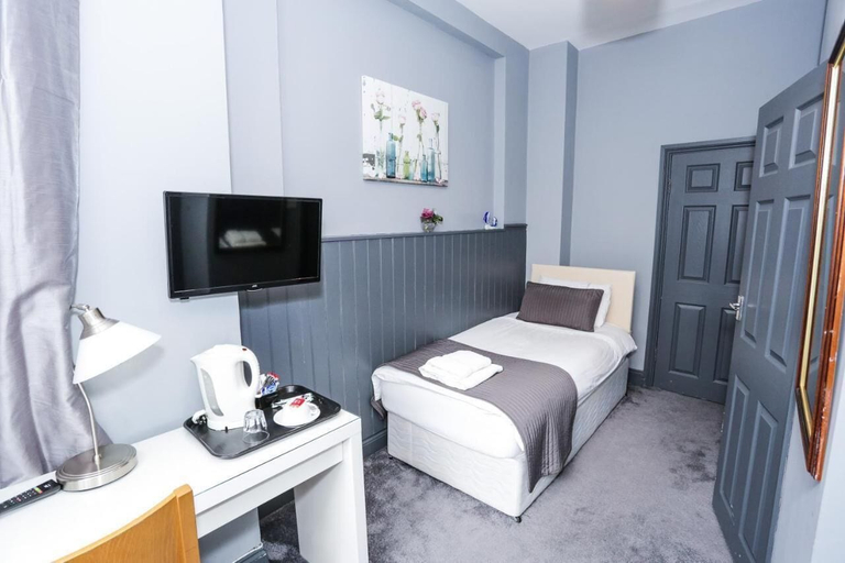 Bedroom 3, Beckenham Park Hotel, London