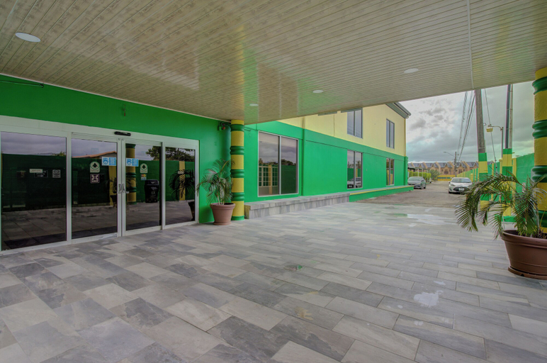 Exterior & Views 2, Airport Suites Hotel