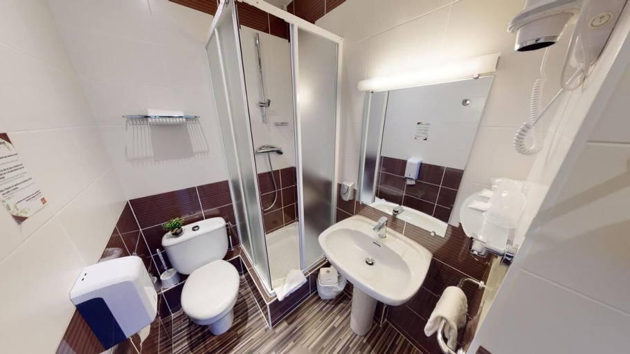 Bathroom 3, Hôtel de France Évian, Haute-Savoie