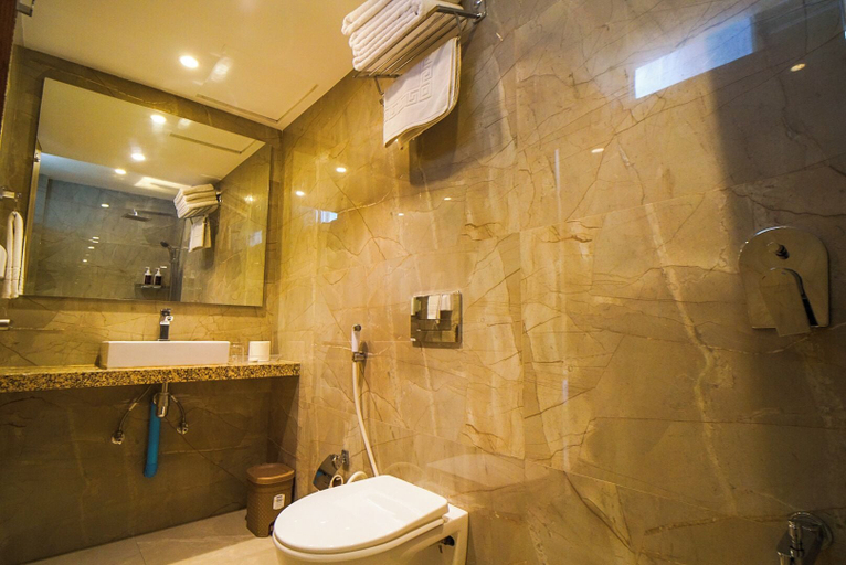 Bathroom 5, Hotel Flora, Malé