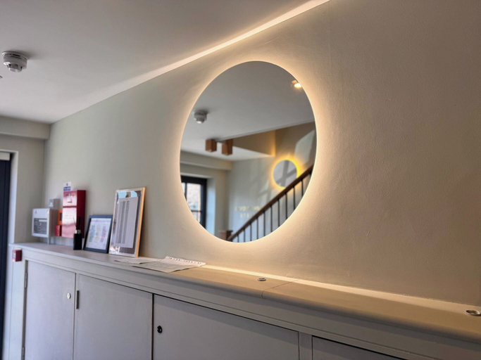 Interior 4, Thames Ditton Apt - Sleeps 6 - Garden & Bbq, Surrey