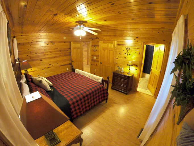 Room 4, Beautiful Cabin w hot tub Sauna Pool Table, Sevier