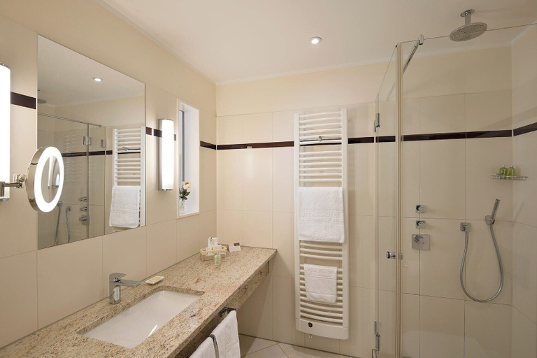 Bathroom 5, Kastens Hotel Luisenhof, Region Hannover