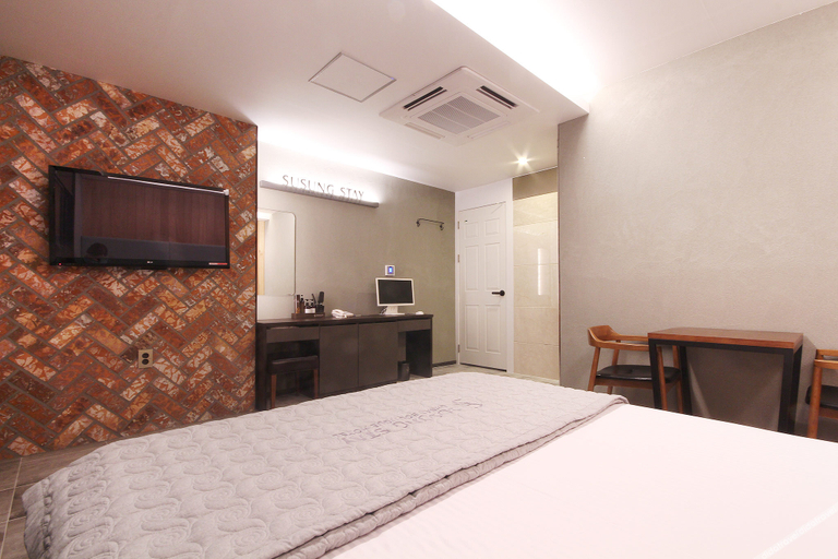 Bedroom 3, Deagu Suseong Stay, Buk