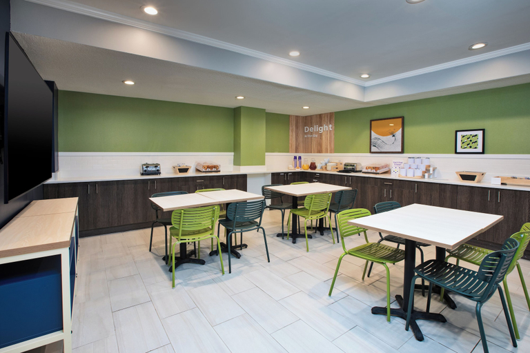 Food & Drinks 5, Spark By Hilton Walker Grand Rapids North, Kent