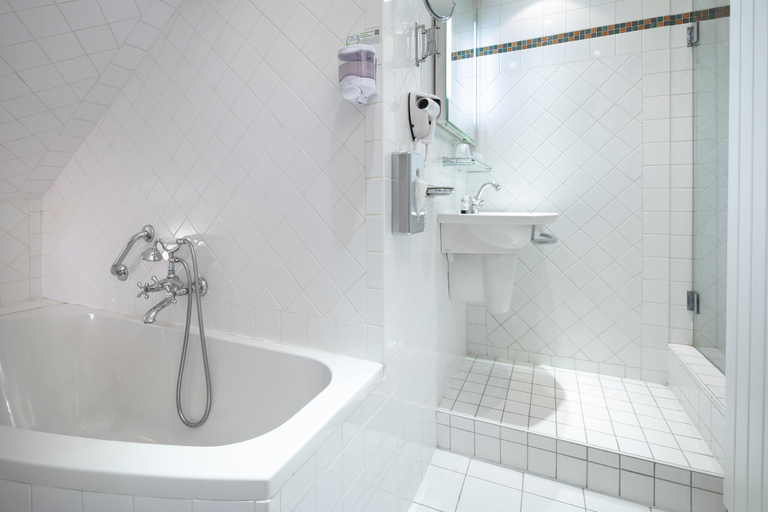 Bathroom 5, Elysées Hotel, Paris