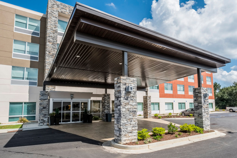 Exterior & Views 2, Holiday Inn Express & Suites COMMERCE by IHG, Banks