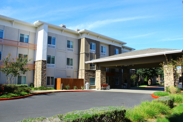 Exterior & Views