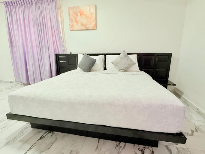 Bedroom 3, Jacuzzi Nori, Tema