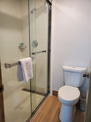 Bathroom 4, Bayou Inn & Suites, Mobile