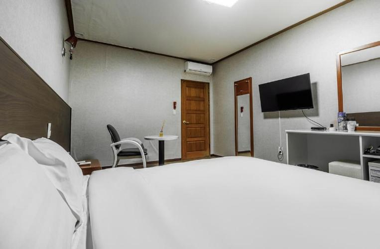 Bedroom 3, Apple Hotel, Jeju