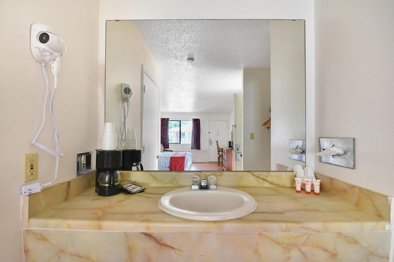 Bathroom 5, Americas Best Value Inn Lockhart, Caldwell