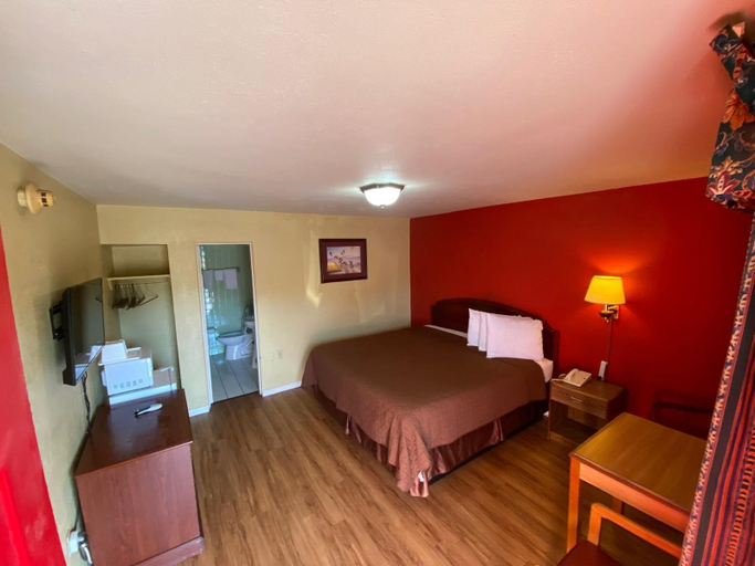 Bedroom 4, Deluxe Inn, Arkansas