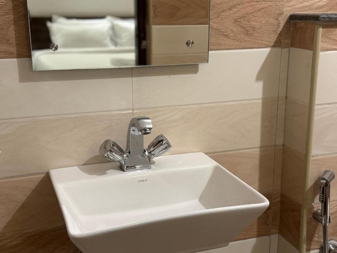 Bathroom 4, LA MILLIONAIRE LUXURY RESORT, Viluppuram