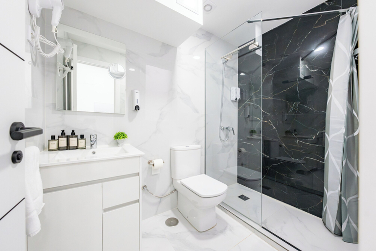 Bathroom 4, Bety Dreams Apartments, Madrid