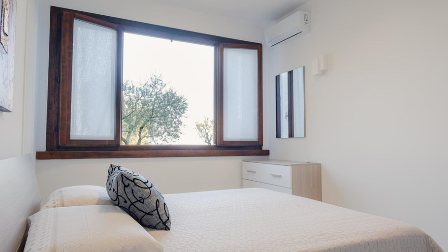 Bedroom 2, Vista Lago Apartment - Italian Homing, Brescia