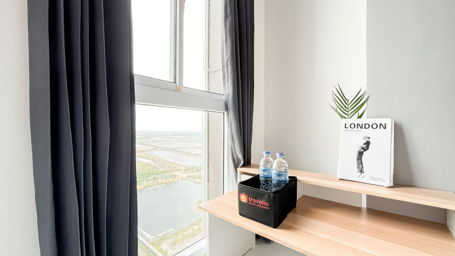 Bedroom 4, Well Designed Studio at Tokyo Riverside PIK 2 Apartment By Travelio, Tangerang