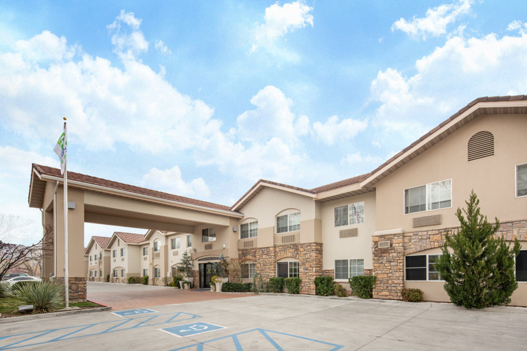 Exterior & Views 2, Holiday Inn Express & Suites BISHOP by IHG, Inyo