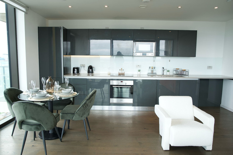 Others 4, 1 Bed Urban Escape in Battersea, London
