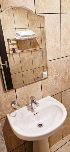 Bathroom 3, Hotel F Sqaure, Ernakulam