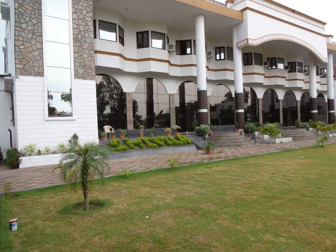 Others 5, Shimla Resort, Lucknow