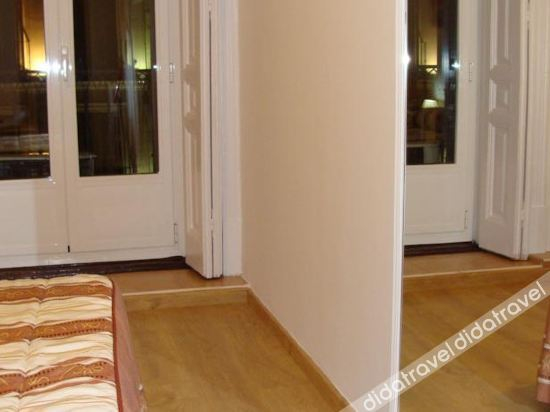 Others 4, Hostal Patria, Madrid