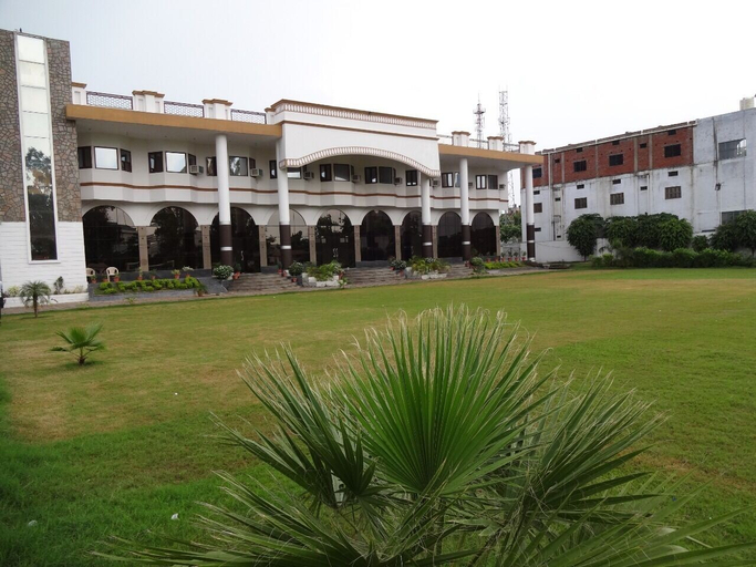Exterior & Views 2, Shimla Resort, Lucknow