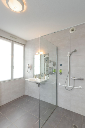 Bathroom 3, Hôtel Le Vouglans, Jura