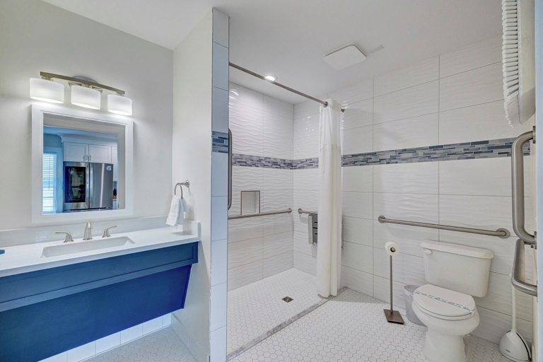 Bathroom 3, Saltwater Resort, Pender