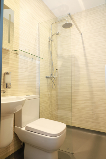 Bathroom 4, London City Airport Hotel, London